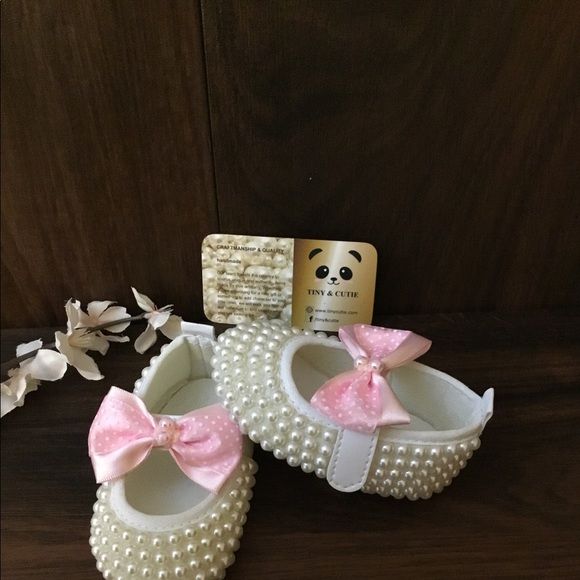 Pearl baby shoes